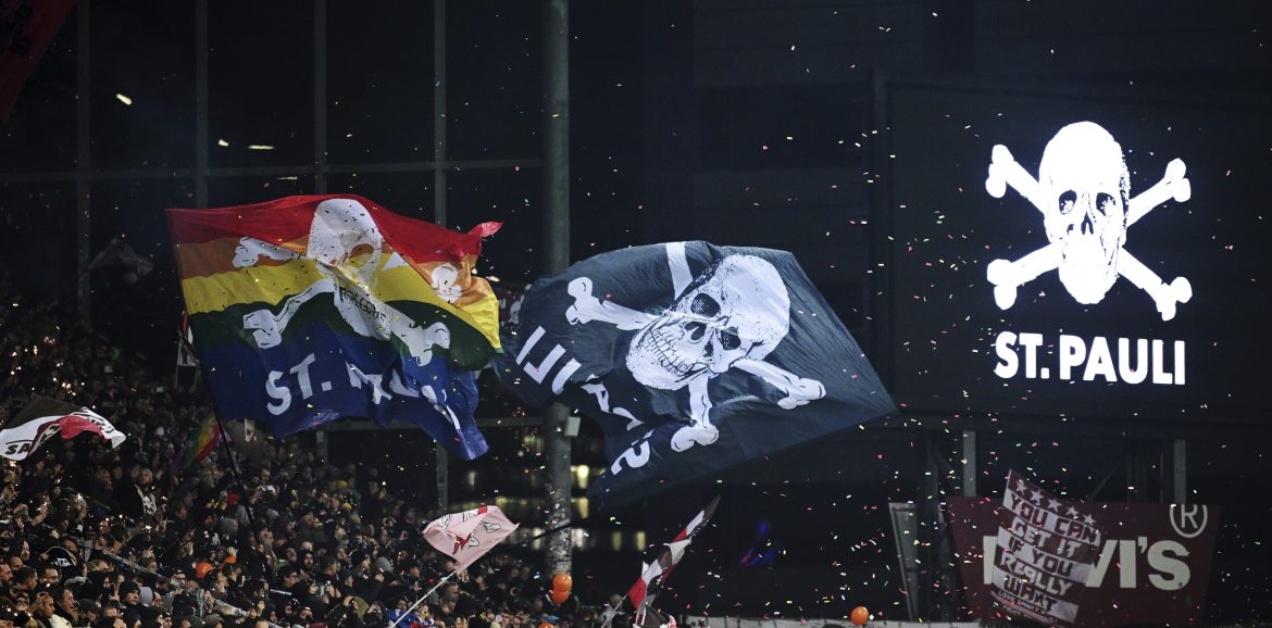 Bundesliga : L’équipe de football de St. Pauli se réjouit de l’aide apportée à Israël : « Han cruzado la raya ». Bundesliga : L’équipe de football de St. Pauli se réjouit de l’aide apportée à Israël : « Han cruzado la raya ».