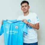 Manchester City annonce la signature d&rsquo;Echeverri