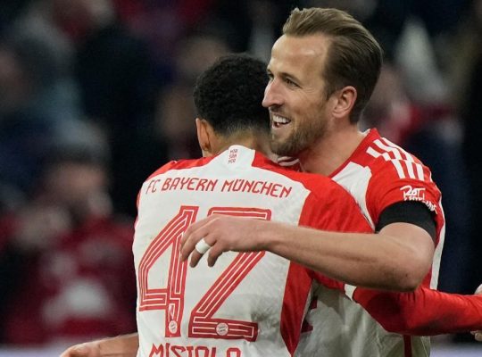 Kane réalise un miracle et le Bayern reste en vie en Bundesliga.