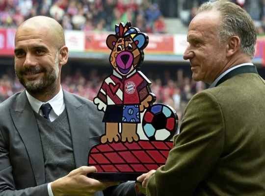Bundesliga : Rummenigge : « Je dînerais avec Pep Guardiola chaque semaine, je boirais une bonne bouteille de vin rouge…