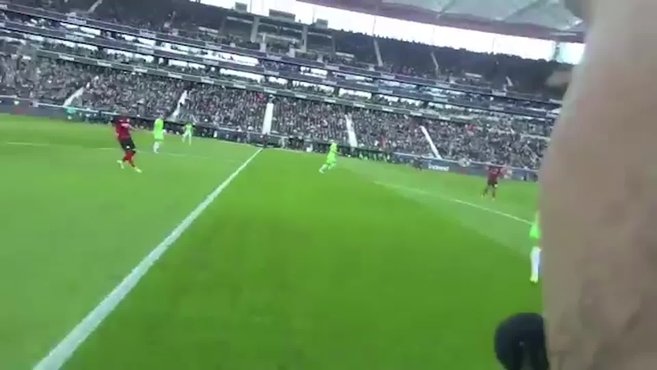 Bundesliga : Doutes sur la VAR de la Bundesliga vus de l’intérieur : handball ou hors-jeu ; une minute de tension maximale. Bundesliga : Doutes sur la VAR de la Bundesliga vus de l’intérieur : handball ou hors-jeu ; une minute de tension maximale.