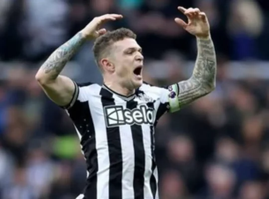 Kieran Trippier : l&rsquo;histoire d&rsquo;une « signature par hasard » ratée : « Ils m&rsquo;ont réveillé et m&rsquo;ont dit « le Bayern veut te signer » ».