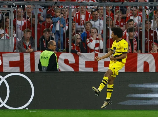 Bundesliga : Dortmund gagne à Munich 10 ans plus tard, laissant le titre sur un plateau d&rsquo;argent à Leverkusen.