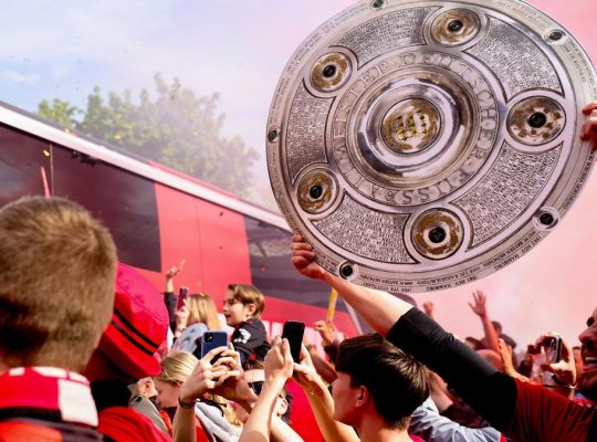 Bayer Leverkusen : Xabi Alonso, champion de Bundesliga avec son équipe de Leverkusen