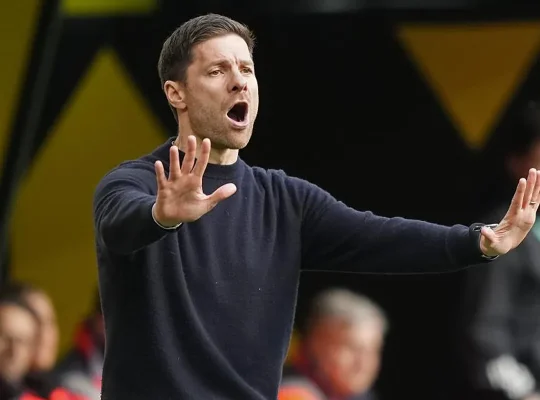 Bundesliga : Xabi Alonso veut que le Bayer Leverkusen rejoigne le club des champions invincibles.