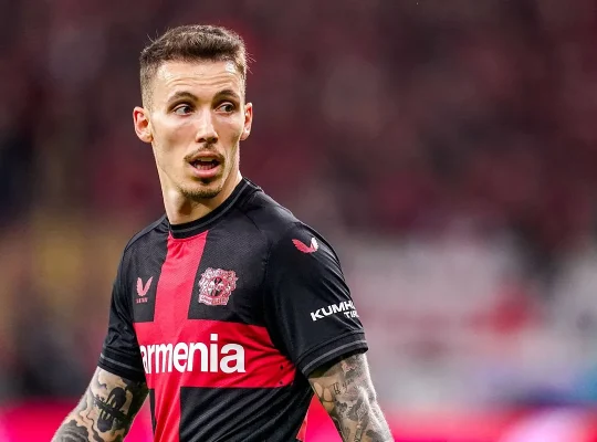 Grimaldo :  » Gagner la Bundesliga est historique, mais gagner un triplé serait de la folie.