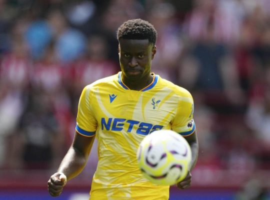 Newcastle est à la recherche de la signature la plus chère de son histoire : ils proposent 80 kilos pour ce défenseur central !