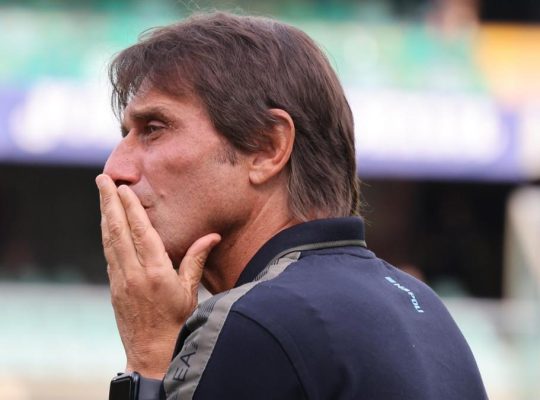 Naples réagit vivement à ses débuts « embarrassants » en Serie A