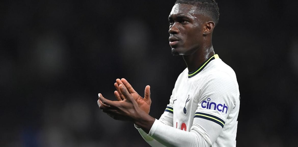 Premier League : Un joueur de première division poste une vidéo de lui en train de consommer du gaz « risible ». Premier League : Un joueur de première division poste une vidéo de lui en train de consommer du gaz « risible ».