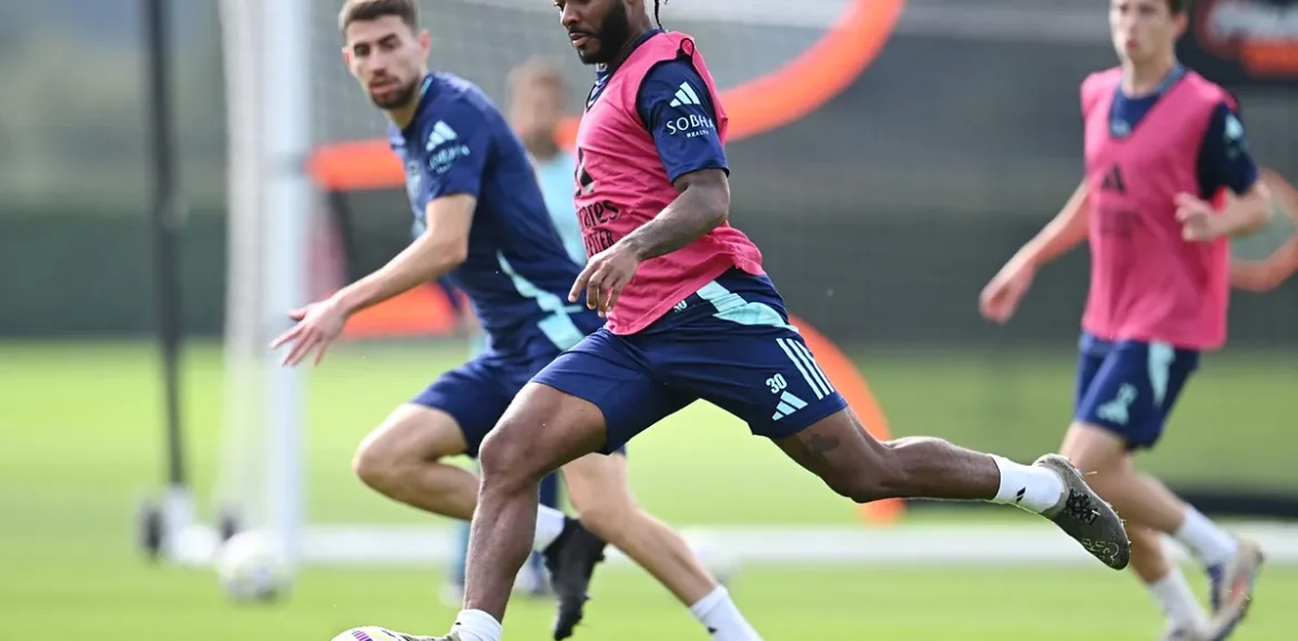 Premier League : Sterling montre déjà son « canon » à Arsenal