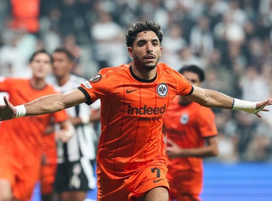 Marmoush, l&rsquo;ami de Salah qui menace le Bayern :  » Qu&rsquo;est-ce qu&rsquo;il a fait en Bundesliga ? « .