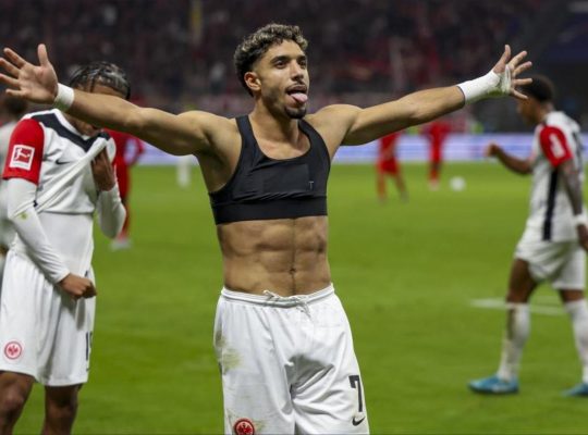 Marmoush, le « pharaon » de la Bundesliga égalé seulement par Lewandowski en Europe : « Il mérite tout ce qui lui arrive.