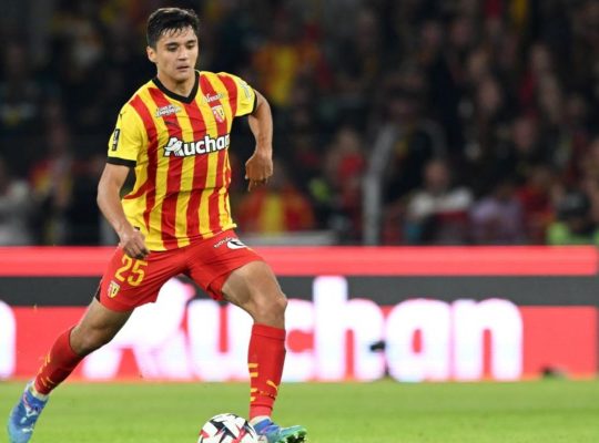 Khusanov, le milieu de terrain du nouveau Manchester City ?
