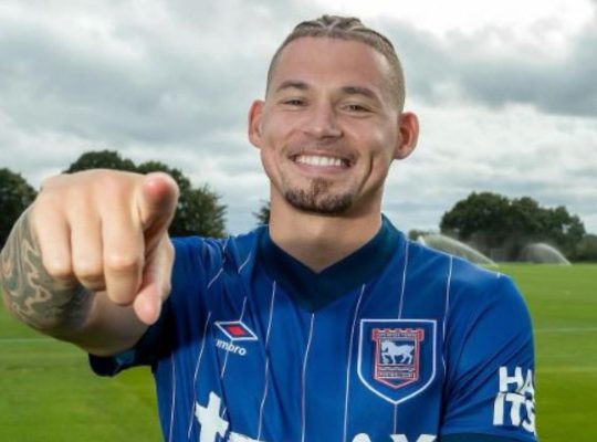 Kalvin Phillips, le remplaçant permanent de Rodri, fait son coming out :  » Il prend de plus en plus confiance en lui.