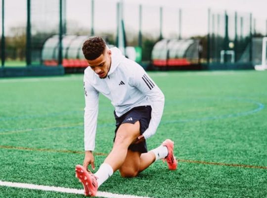 Max Aarons prend contact avec Valence avant de passer les examens médicaux et de signer.