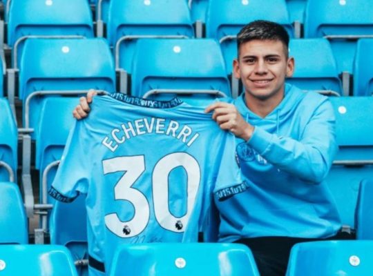 Claudio Echeverri : Guardiola tient sa nouvelle « perle » argentine : Echeverri est déjà à Manchester.
