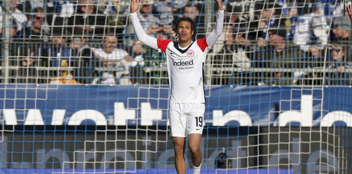Bahoya, le nouveau « bullet man » de la Bundesliga qui a fait oublier Marmoush et s’inspire de Neymar. Bahoya, le nouveau « bullet man » de la Bundesliga qui a fait oublier Marmoush et s’inspire de Neymar.