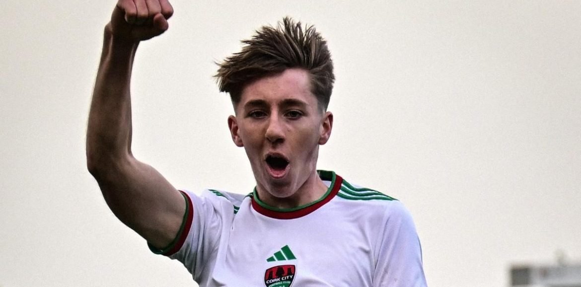 Un jeune de 16 ans contraint de prendre sa retraite quelques jours avant de rejoindre un club de la Bundesliga : Ben Dumigan. Un jeune de 16 ans contraint de prendre sa retraite quelques jours avant de rejoindre un club de la Bundesliga : Ben Dumigan.