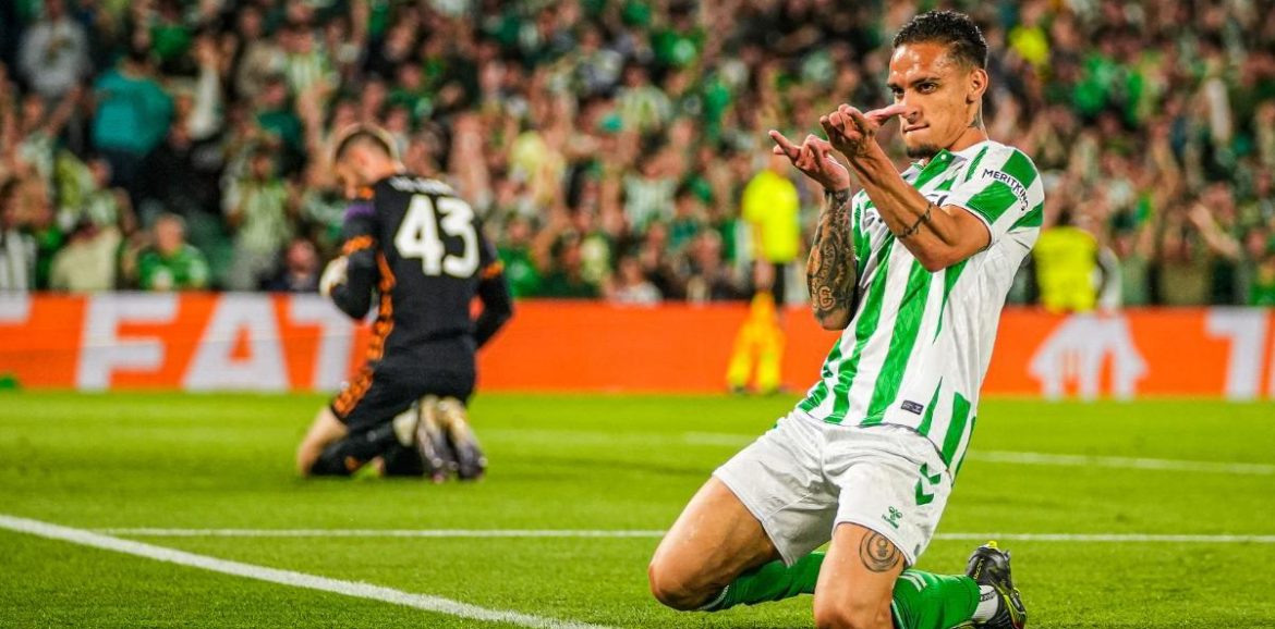 Antony explose au Betis : Arsenal passe à l’action, Manchester United hésite